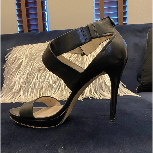 Black high heels - Picture 3 of 3